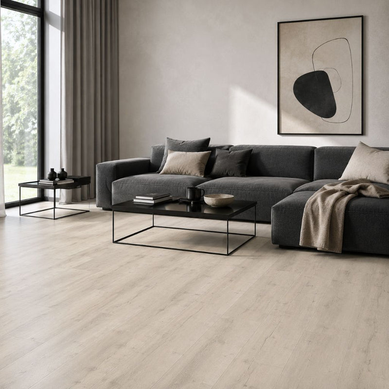 Modernes Wohnzimmer mit hellem Klick Vinyl Eiche Polarium Boden – Landhausdielen in natürlicher Holzoptik, warm & leise von Floor4all