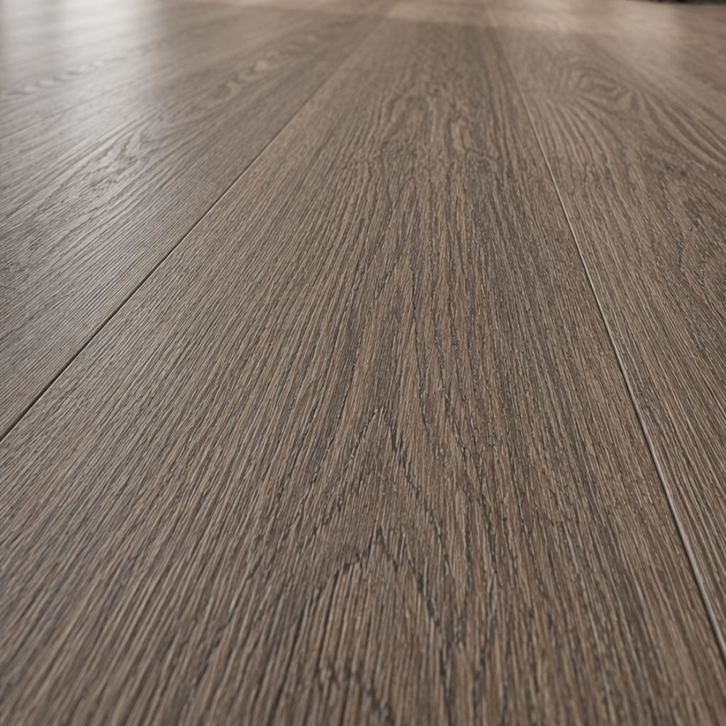 Eiche Jane Oberflächendetail – authentische Holzmaserung mit dunklen Grautönen und natürlicher Struktur. Klick Vinylboden Eiche Jane mit Trittschalldämmung von Floor4all