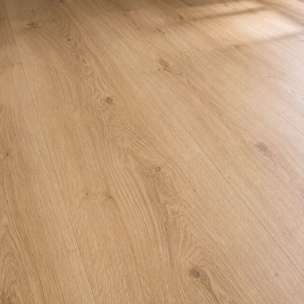 Landhausdiele Klick-Vinylboden Eiche Releg gebürstet mit natürlicher Holzmaserung und Trittschalldämmung im Detail von Floor4al