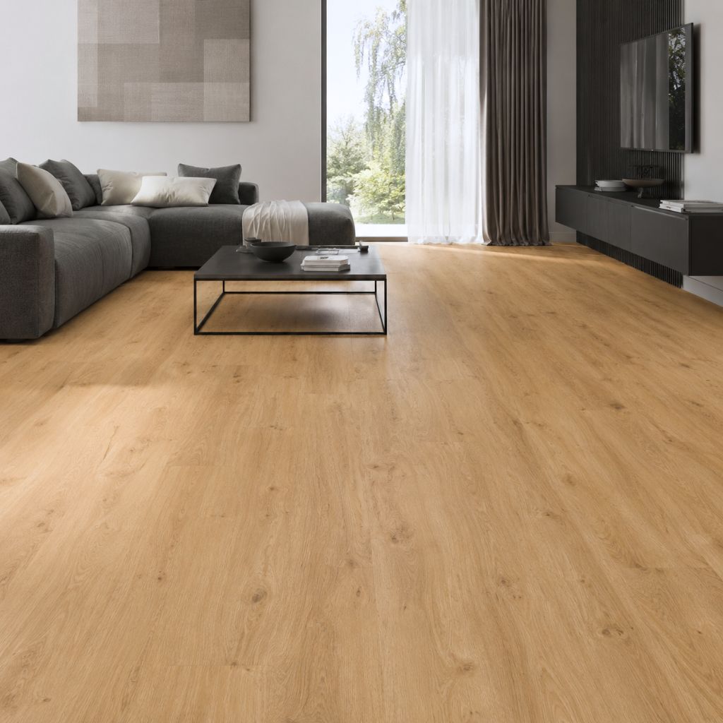 Klick-Vinylboden Eiche Releg gebürstet mit Trittschalldämmung in modernem Wohnzimmer mit grauer Couch und Couchtisch von Floor4all