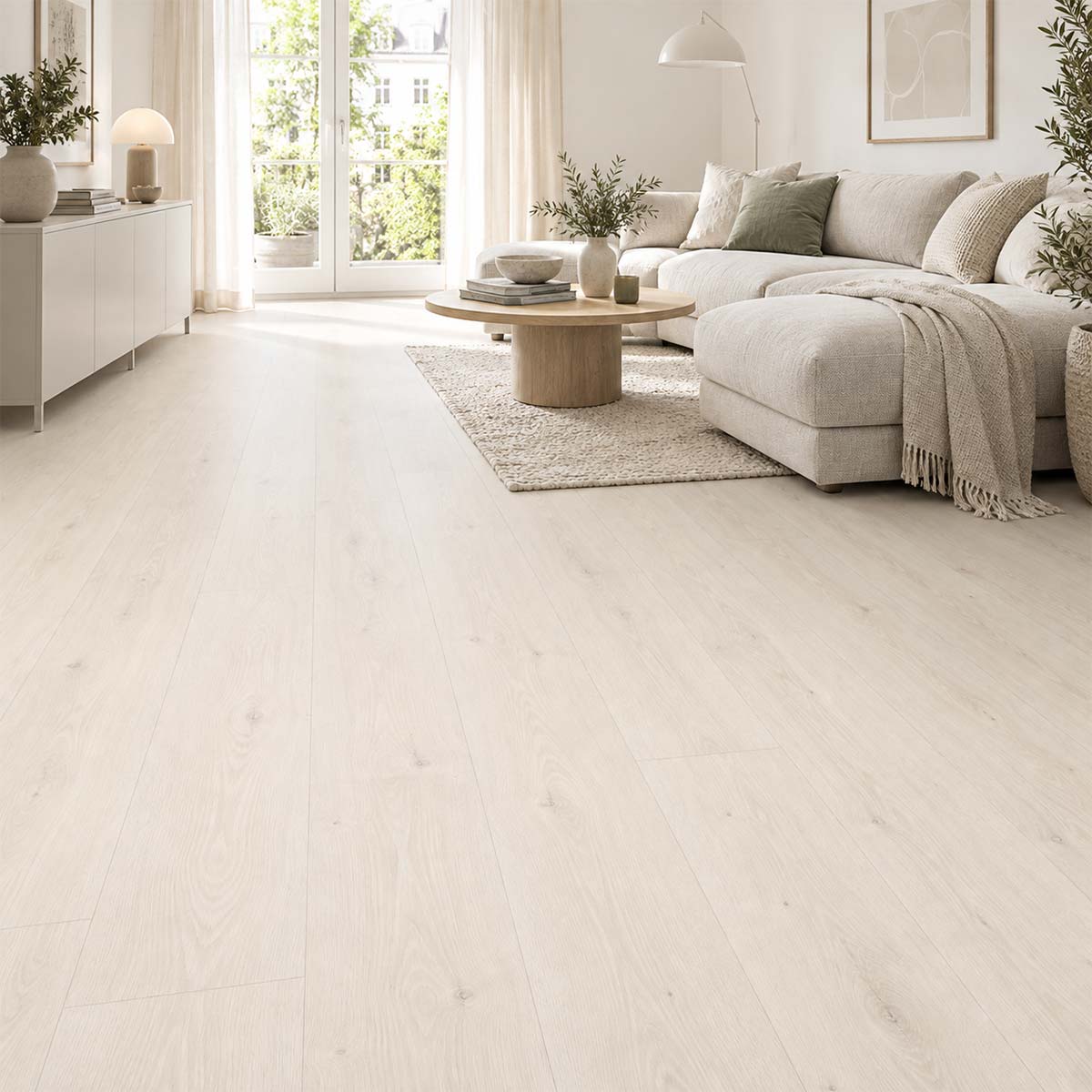 Designboden Camden weiß mit Trittschalldämmung in einem hellen modernen Wohnzimmer