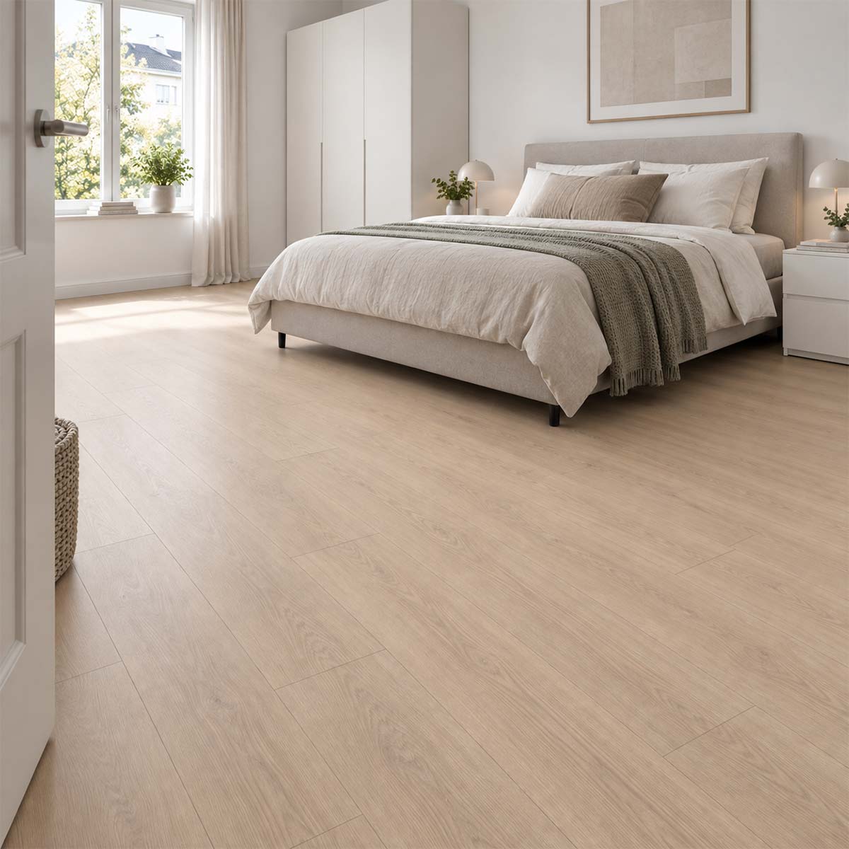 Designboden EGGER Classic Light Victoria Eiche hellbraun in einem modernen Schlafzimmer mit heller und natürlicher Raumwirkung