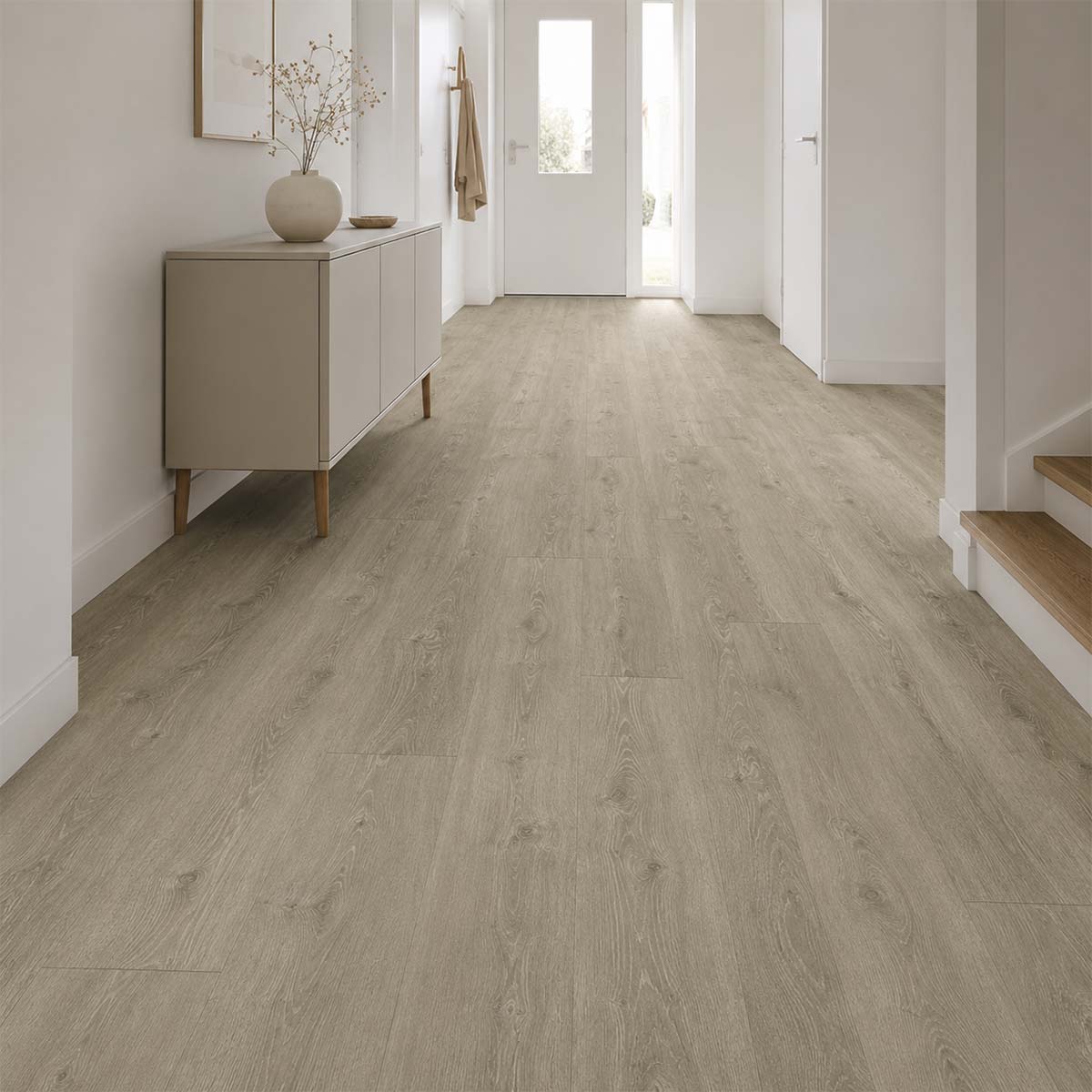 Eiche Verona Landhausdiele Vinylboden Klick im hellen minimalistischen Flur