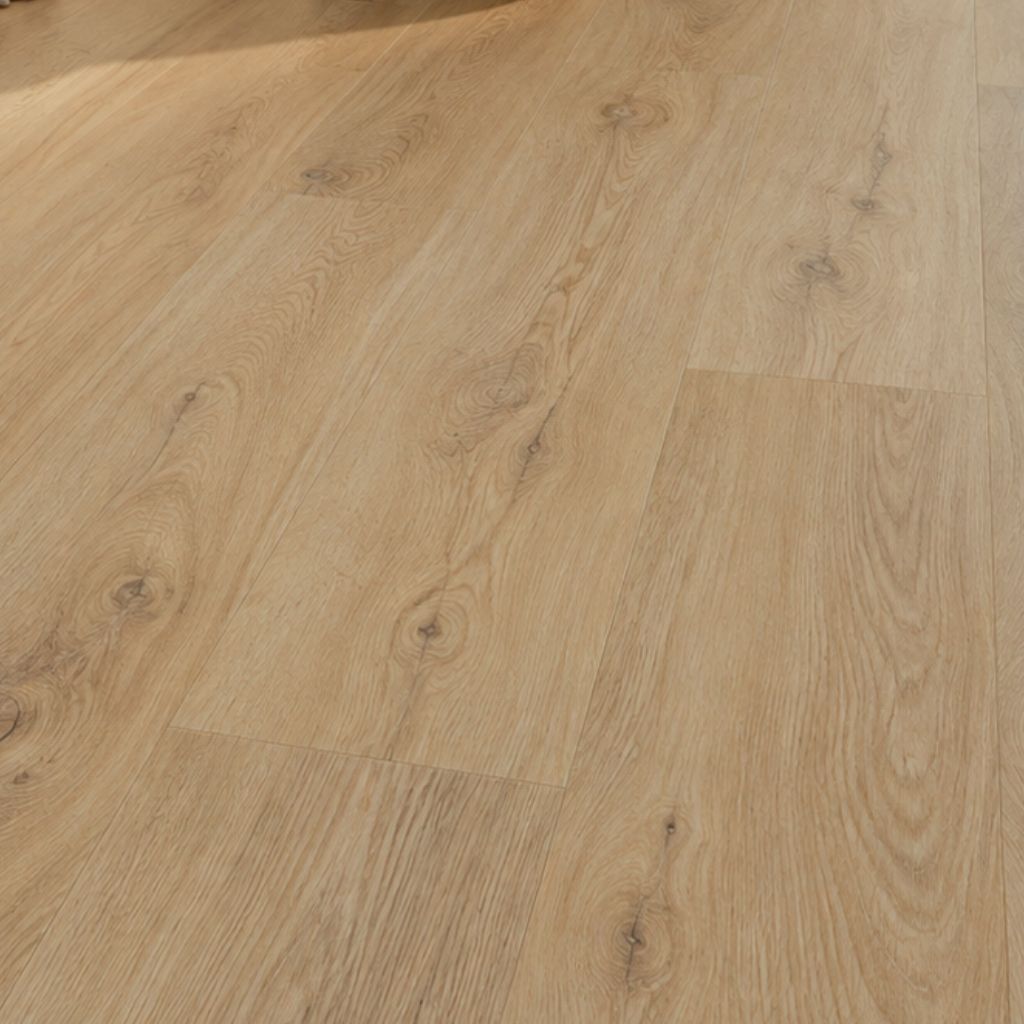 Klick Vinyl Eiche Kauvia hell, Nahaufnahme der natürlichen Eichenmaserung mit Ästen in Holzoptik von Floor4all