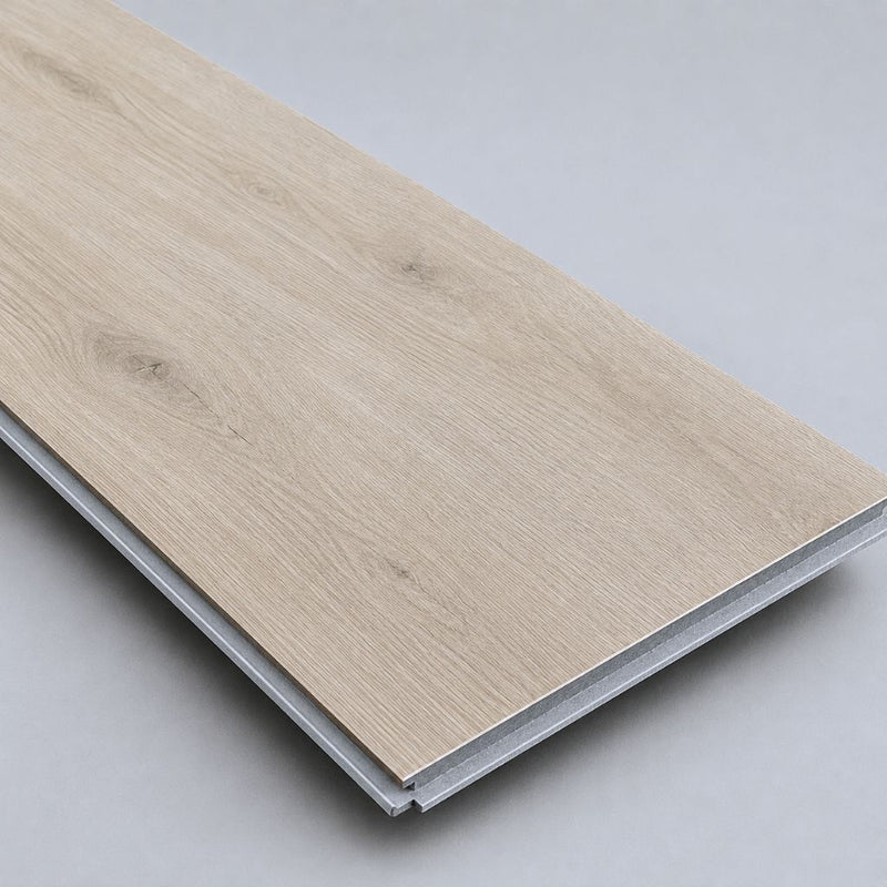 Einzelne Landhausdiele in heller Eichenoptik mit sichtbarem Klick-Profil von Floor4all