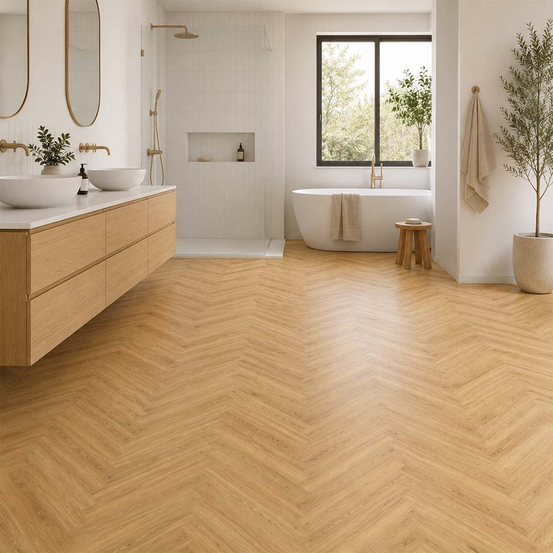 Klick Vinyl Fischgrät Fresh Oak Authentic im modernen Badezimmer mit warmer Holzoptik