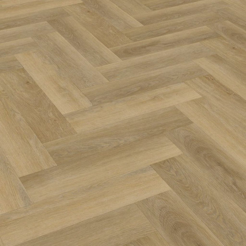 Detailaufnahme Fischgrät-Verlegung im klassischen 45°-Winkel – klare Fugenlinien, authentische Holzmaserung & Knoten