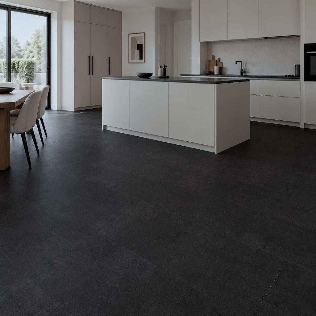 Klick Vinyl Fliesenoptik Solcora Charcoal im Industrial-Look in moderner Küche von Floor4all