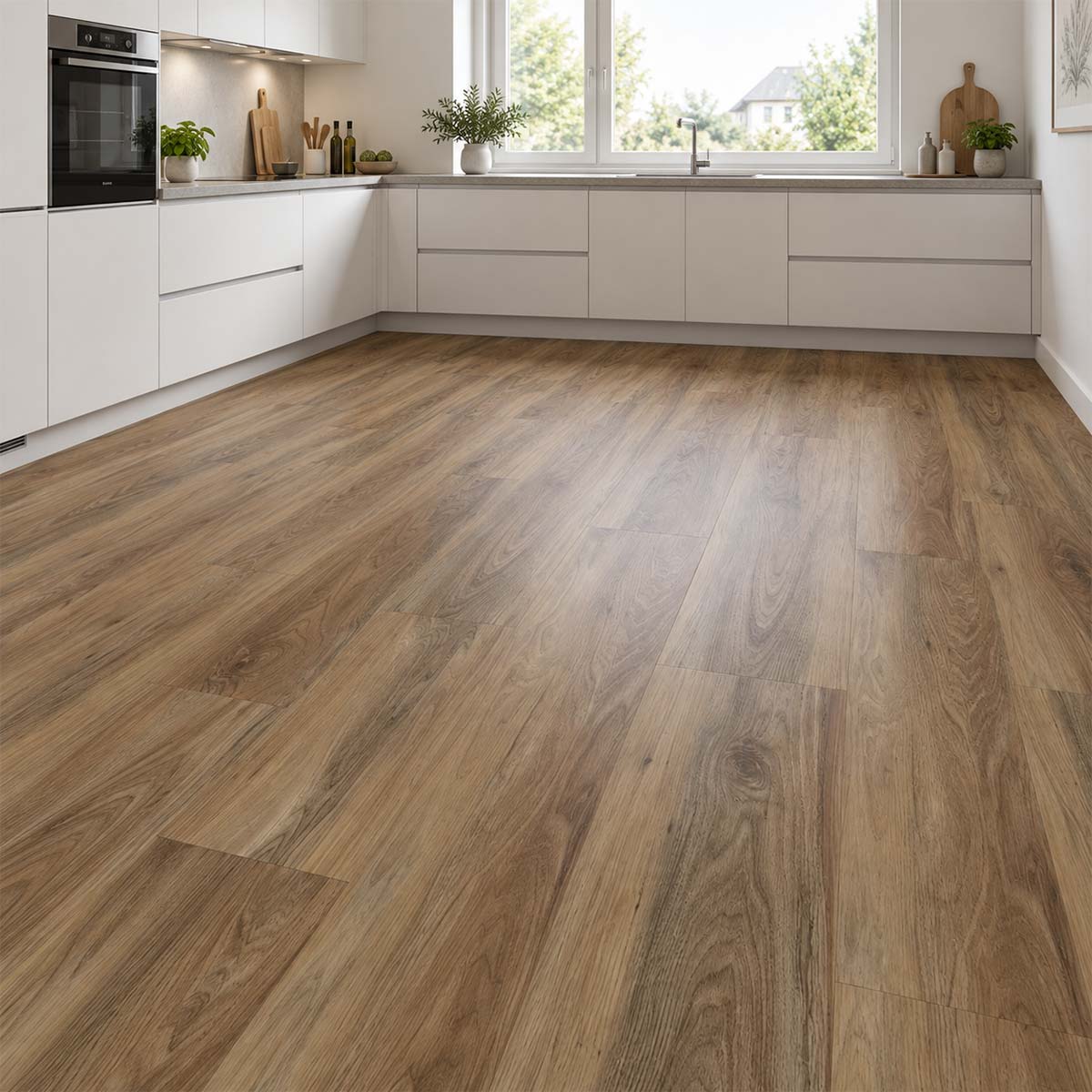 Klick Vinyl GreenLine Silent XL Walnuss Natur mit Trittschalldämmung in einer hellen L-Küche mit weißen Fronten – Floor4All.