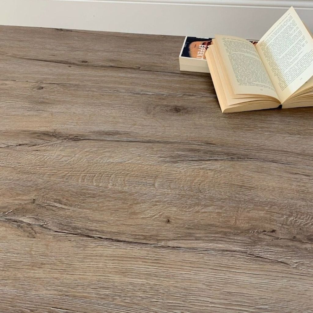 Klick Vinyl Hudson River Eiche graubeige als XL-Breitdiele in Holzoptik, Verlegebild von Floor4all