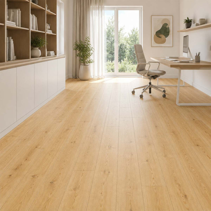 Modernes Arbeitszimmer mit Klick Vinylboden Dennett Pro Nature Classen in natürlicher Holzoptik.
