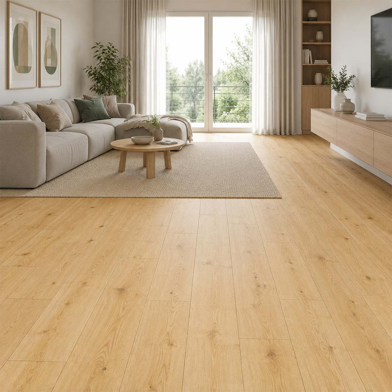 Helles skandinavisches Wohnzimmer mit Klick Vinylboden Dennett Pro Nature Classen in natürlicher Eichenoptik.