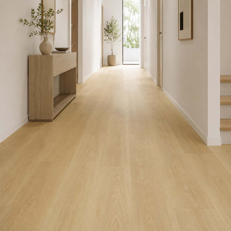Klick Vinylboden Eiche Morbach Check One mit Trittschall in einem modernen Flur