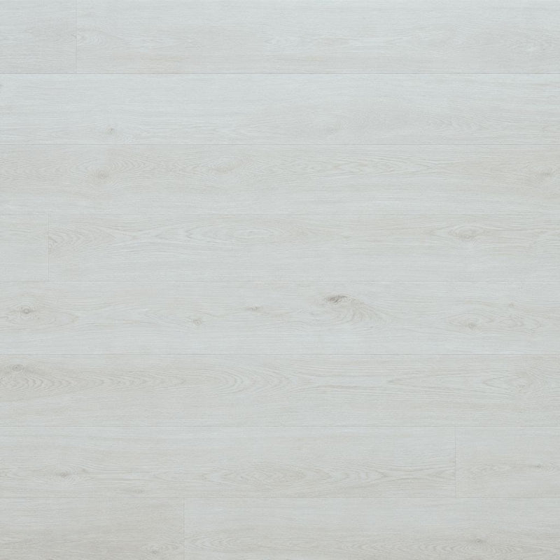 Nahaufnahme der Holzmaserung von Klick Vinylboden Eiche Pulblanc im Landhausdielenformat