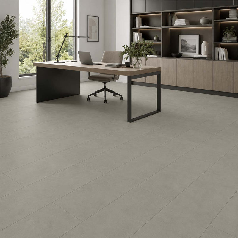 Klick Vinylboden Killelton Pro Nature Classen in einem modernen Arbeitszimmer mit Holzschreibtisch