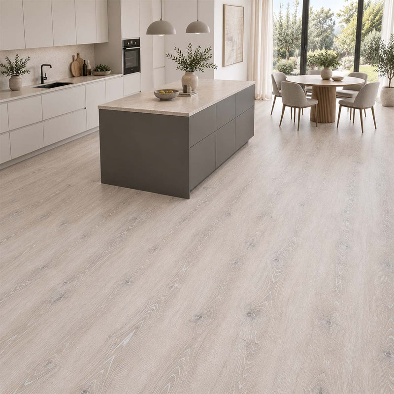 Klick Vinylboden Tarkett Starfloor Eiche Beige in einer hellen modernen Küche