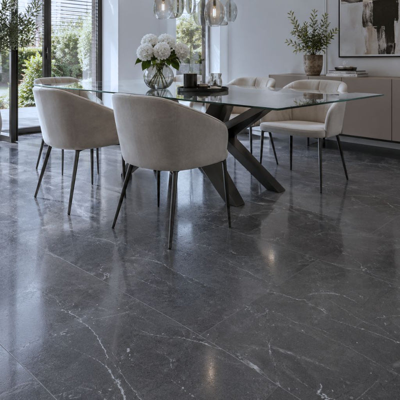 Klick Laminat Fliesenoptik Botticino Classico Dark im eleganten Esszimmer von Floor4all