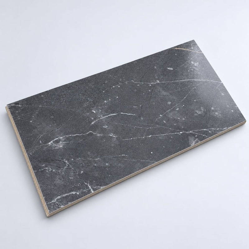 Klick Laminat Fliesenoptik Premium Botticino Classico Dark als freigestellte Fliese von Floor4all
