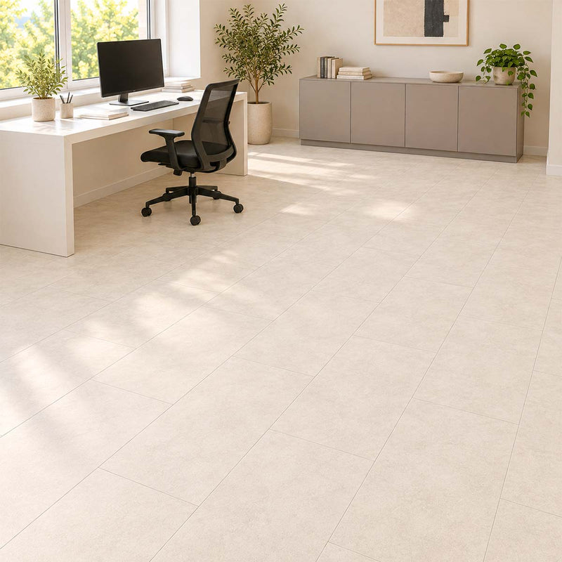 Laminat Klick Fliesenoptik Visiogrande Sichtestrich Weiß im Arbeitszimmer mit weißem Schreibtisch und schwarzem Bürostuhl – Restposten bei Floor4All.