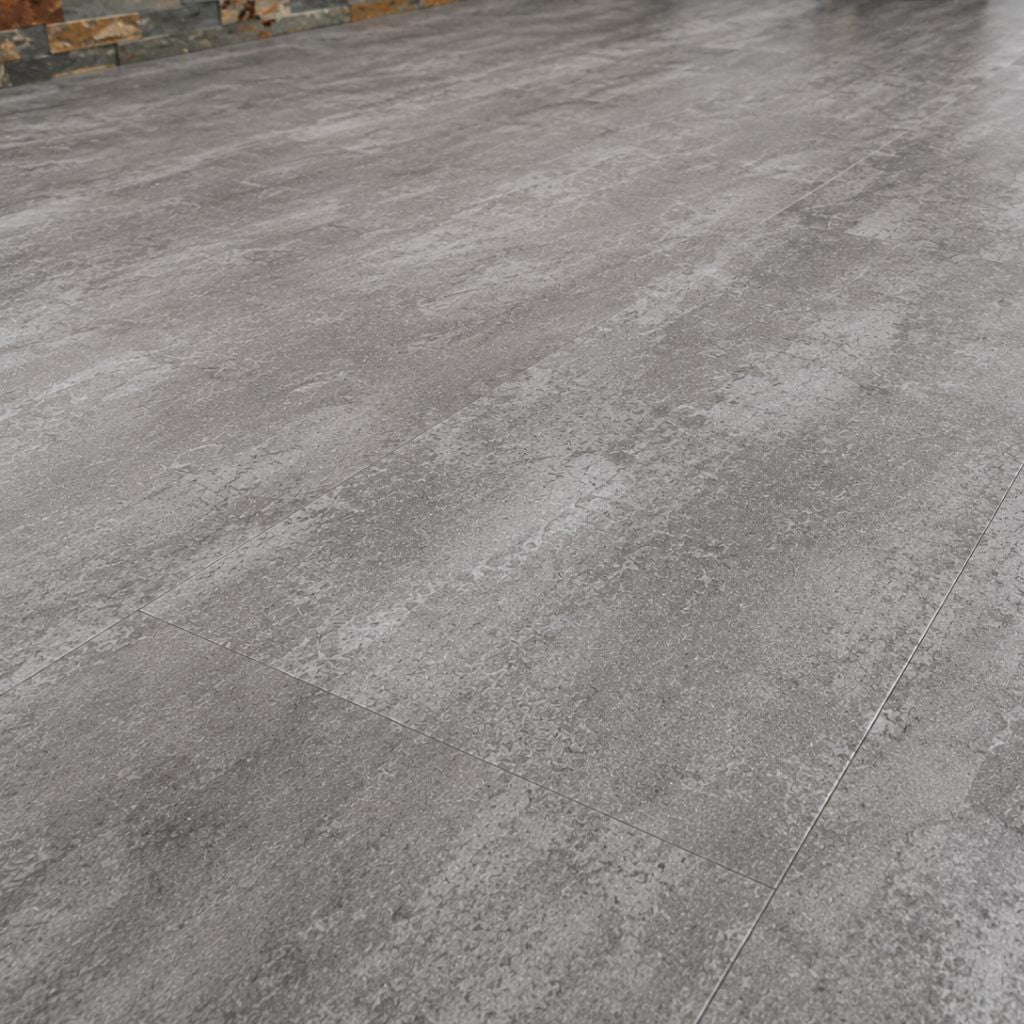 Nahaufnahme der authentischen Betonoptik-Struktur des Vinylbodens Sichtbeton grau von Floor4all