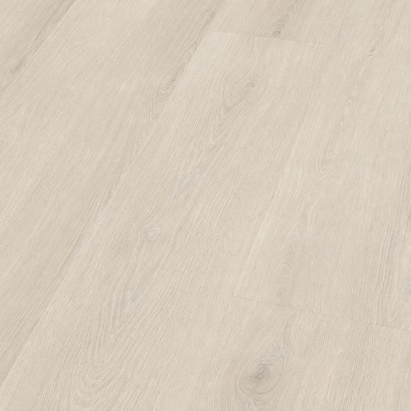 Gesamtansicht der verlegten Klick Vinyl Eiche Ales Dielen – helles Eichen-Holzdesign mit authentischer Maserung und natürlichen Farbnuancen im Landhausstil. - Floor4all