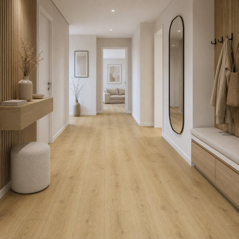 Klick Vinyl Eiche Borgen hell verlegt in hellem Flur mit Garderobe, Spiegel und Sitzbank in skandinavischem Stil - Floor4all