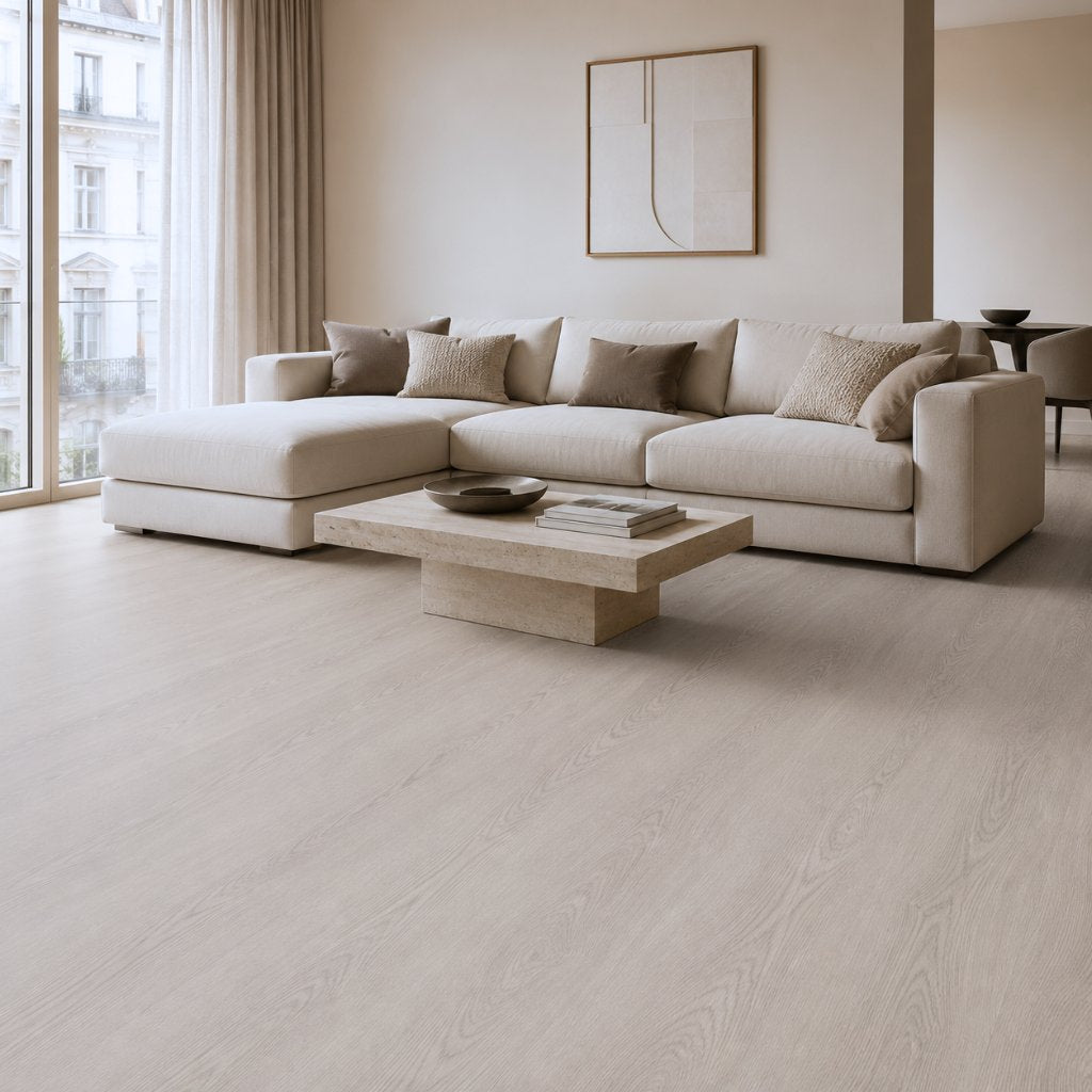 Vinyl Landhausdiele Vintage Oak White in hellem Wohnzimmer mit natürlicher Raumwirkung - Floor4all