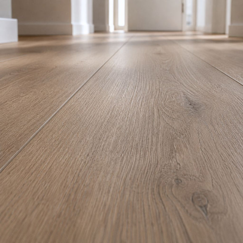 Tanne Eiche Holzmaserung Detail – authentische Oberflächenstruktur mit natürlichen Holztönen und Charakter. Klick Vinylboden Tanne Eiche mit Trittschalldämmung von Floor4all
