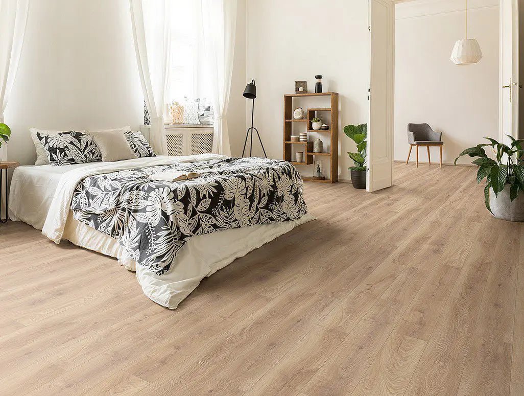 Kronoflooring-Biscotti-Eiche-Landhausdiele-Laminat-Klick-