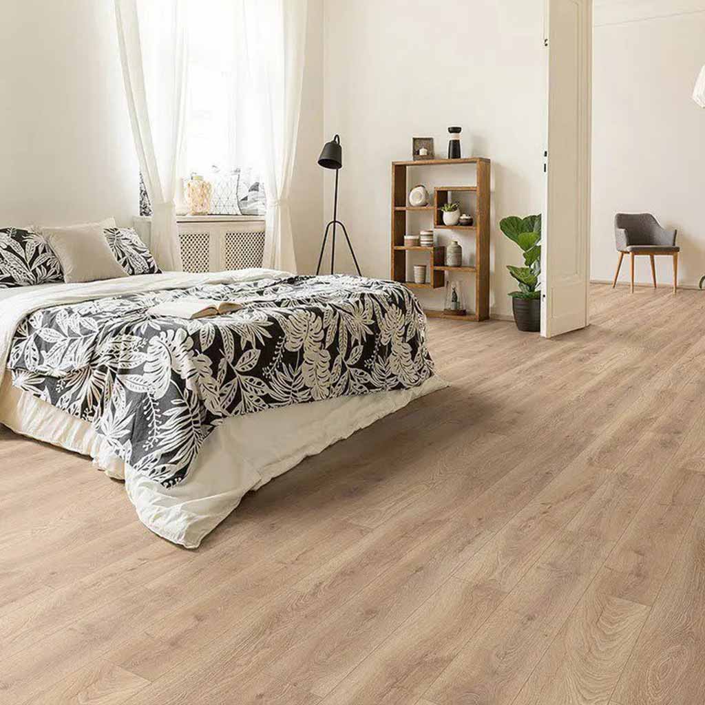 Kronoflooring Biscotti Eiche Landhausdiele Laminat Klick. Moderner Laminatboden bei Floor4all
