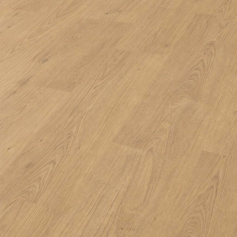 Designboden Berdal Eiche Natur mit Trittschalldämmung in Detailansicht mit feiner Eichenmaserung – Restposten bei Floor4All.