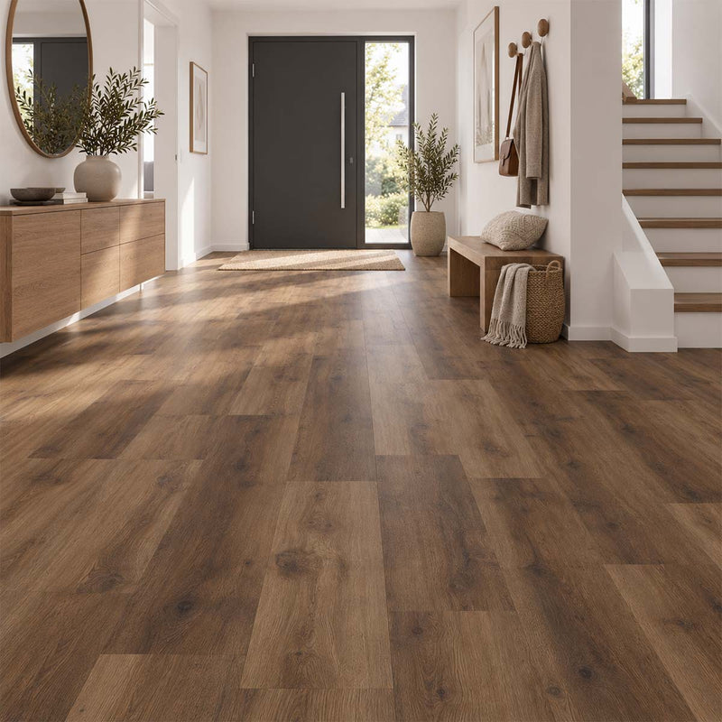 Designboden Eiche Trient schokobraun mit Trittschalldämmung in einem modernen Flur