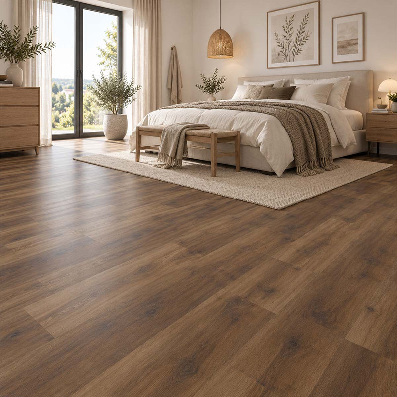 Designboden Eiche Trient schokobraun mit Trittschalldämmung in einem hellen Schlafzimmer