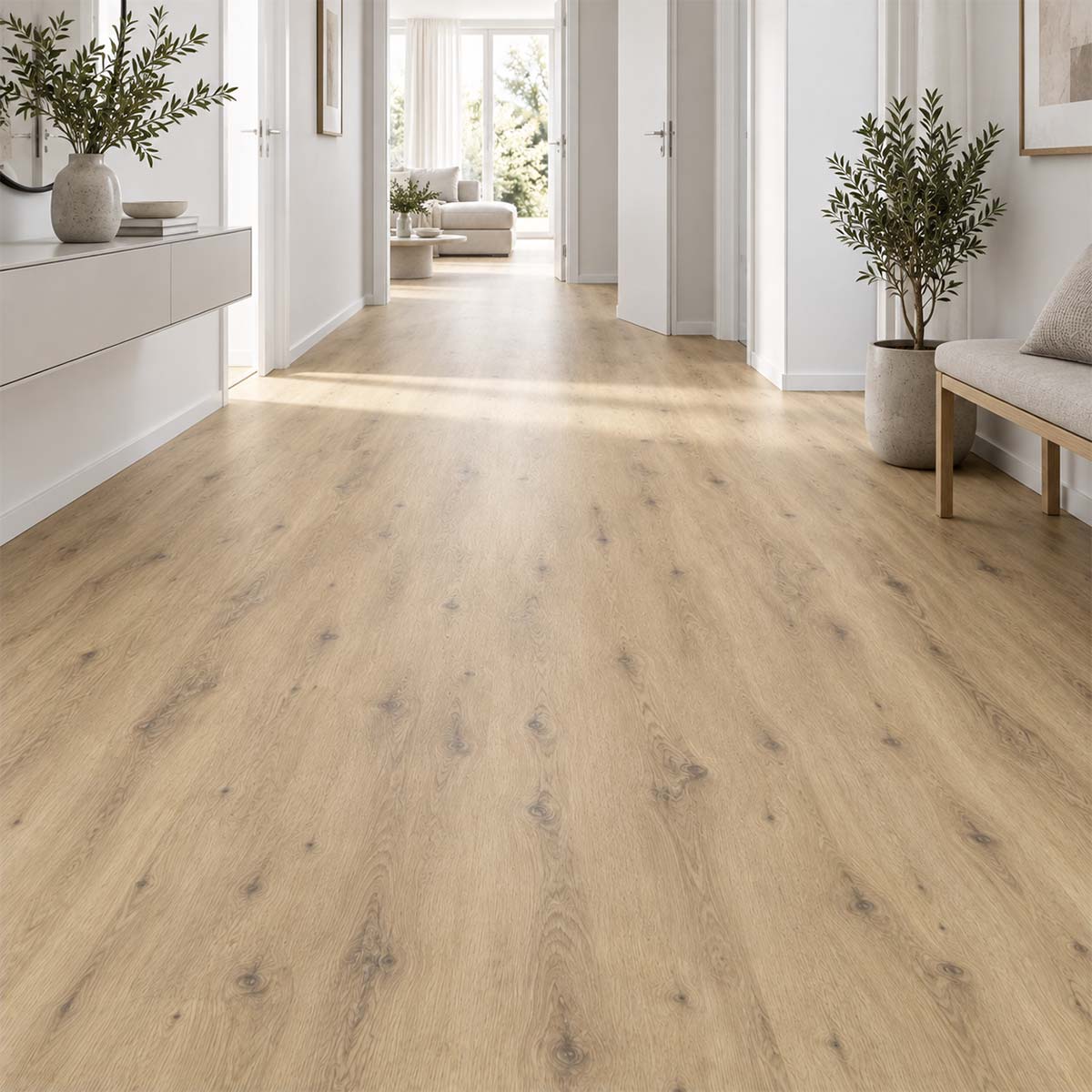 Designboden Nature Oak Country mit Kork Trittschalldämmung in einem hellen Flur mit natürlicher, nahezu fugenloser Holzoptik
