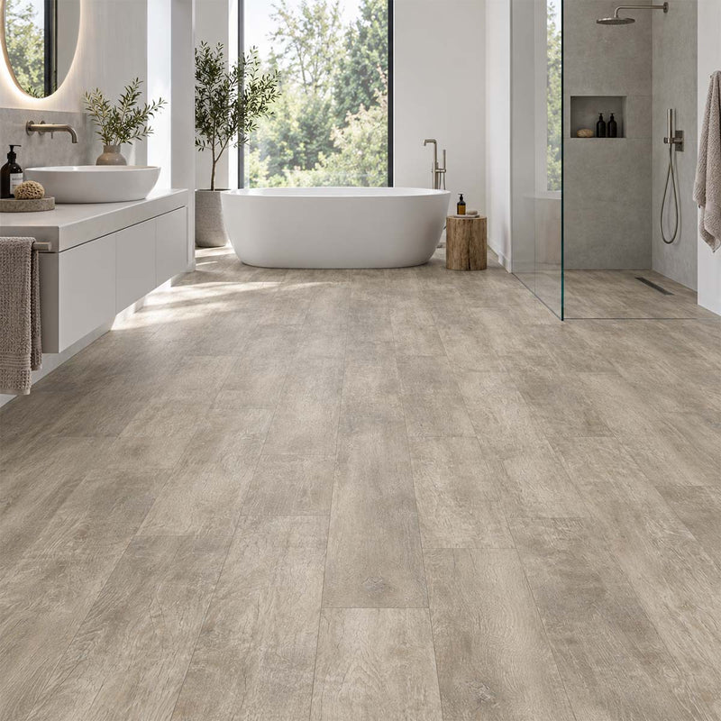 Designboden Vinyl HARO Eiche Monza Grau mit Kork Trittschall in einem modernen Badezimmer
