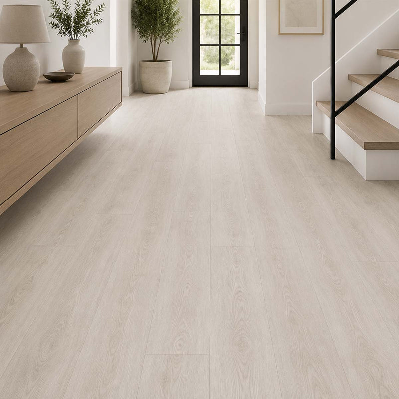 Klebevinyl Burwell Landhausdiele Hell im hellen Flur mit natürlicher Landhausdielenoptik