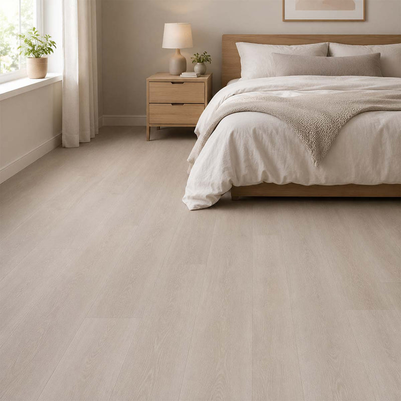 Klebevinyl Eiche Bretagne Glue 2.0 im hellen Schlafzimmer verlegt