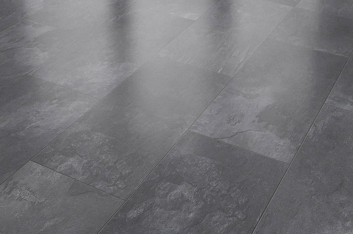 Detailansicht von Klick Laminat Classen VisioGrande Ölschiefer mit strukturierter Schieferoberfläche