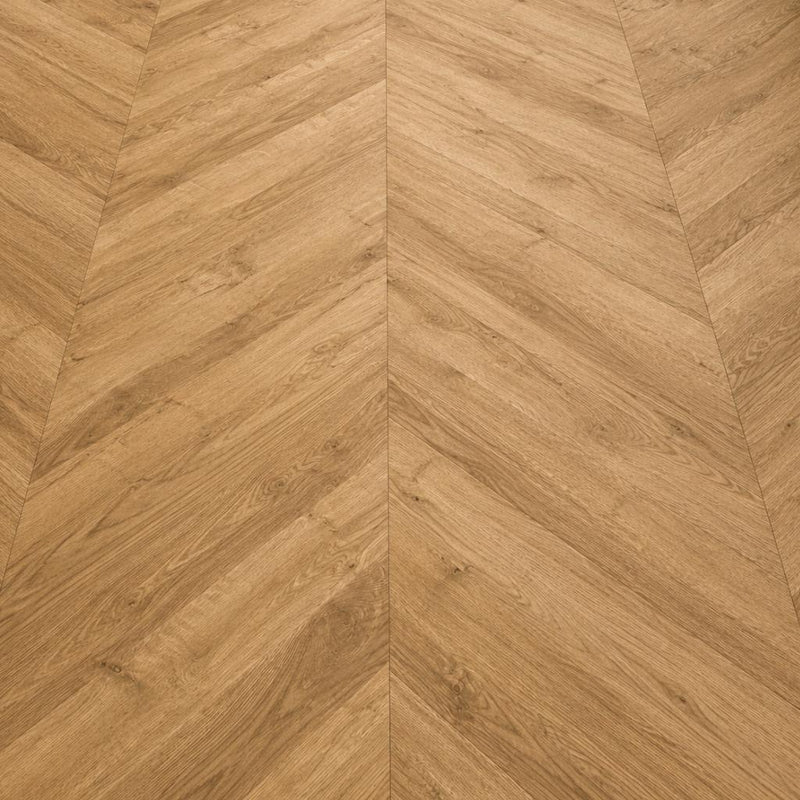 Detailansicht des Chevron-Verlegemusters in natürlicher Andalusia-Farbe – charakteristisches Herringbone-Design