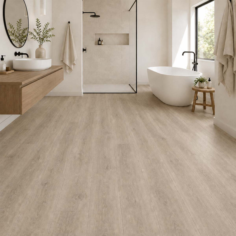 Klick Vinyl Eiche Beige Gekalkt im modernen Badezimmer mit heller Eichenoptik