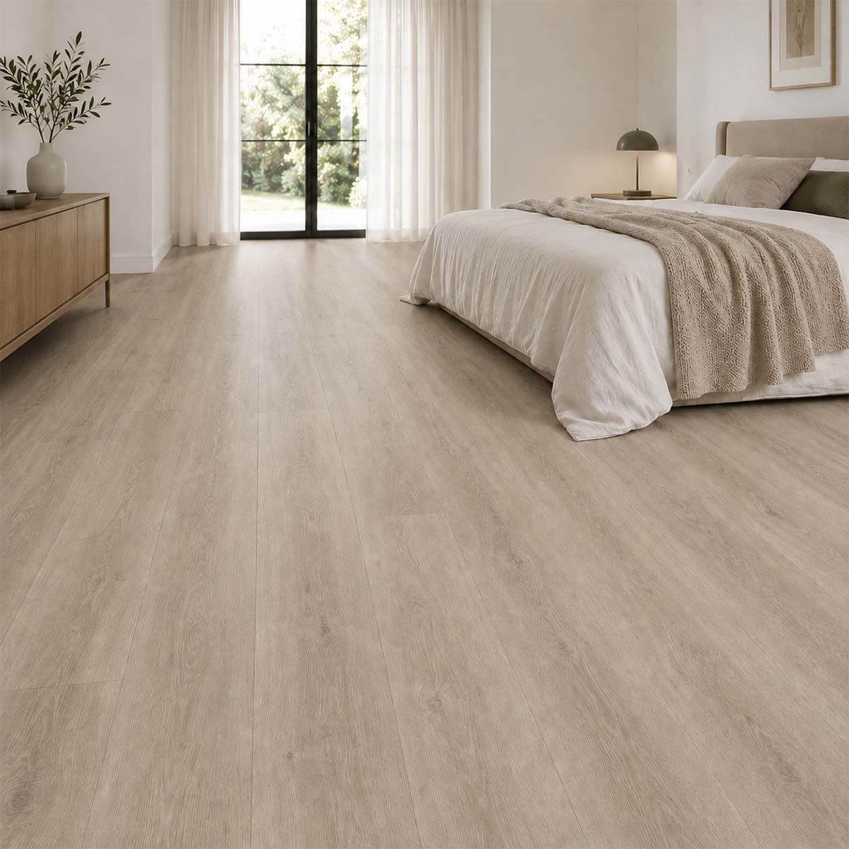 Klick Vinyl Eiche Beige Gekalkt als ruhiger Holzoptikboden im Schlafzimmer
