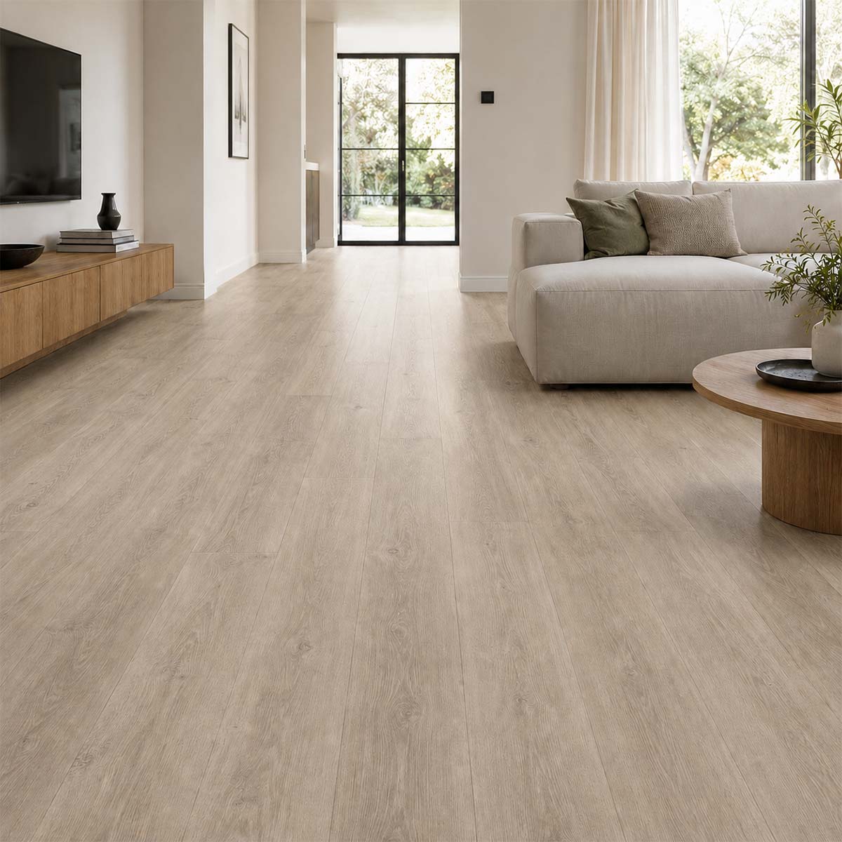 Klick Vinyl Eiche Beige Gekalkt im hellen Wohnzimmer mit natürlicher Holzoptik