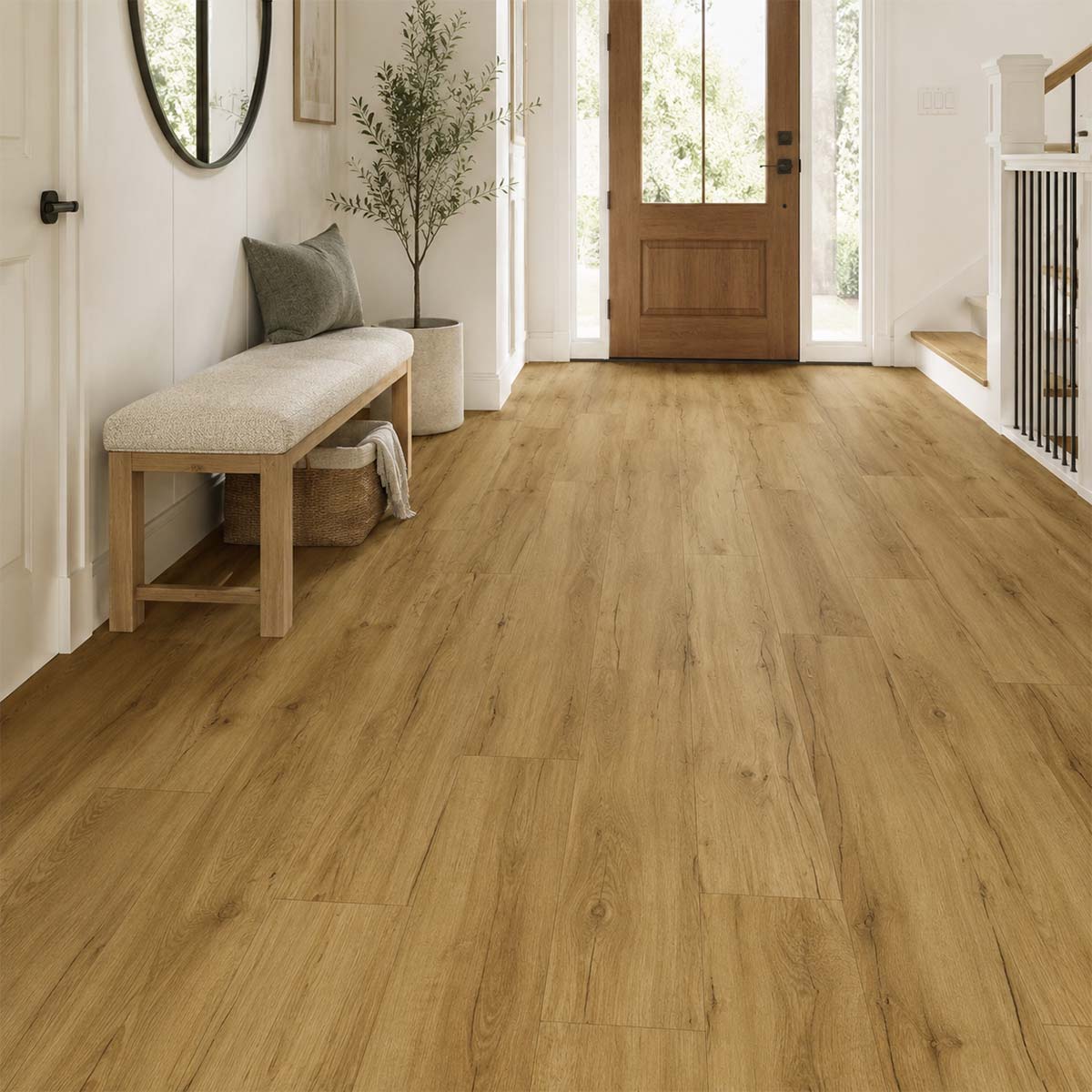 Klick Vinyl Eiche Bord im hellen minimalistischen Eingangsbereich