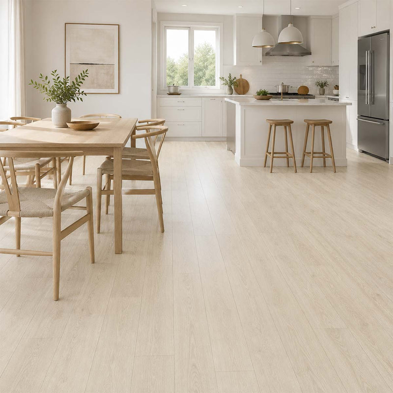 Helles skandinavisches Küchendesign mit Klick Vinyl Eiche Bretagne mit Trittschalldämmung in warmer Holzoptik