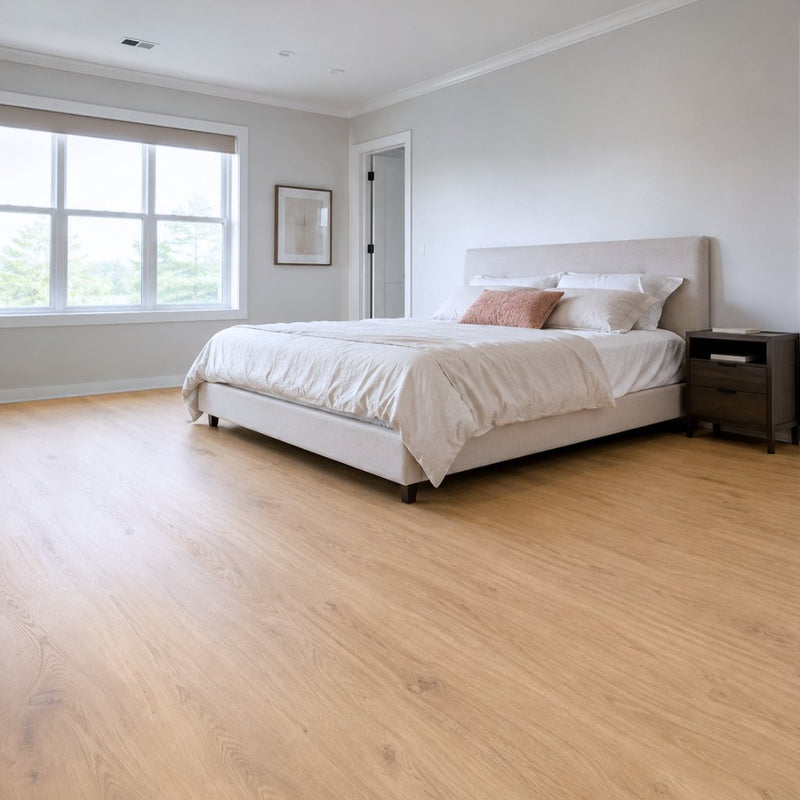Klick Vinyl Eiche Lermo Landhausdiele im hellen Schlafzimmer