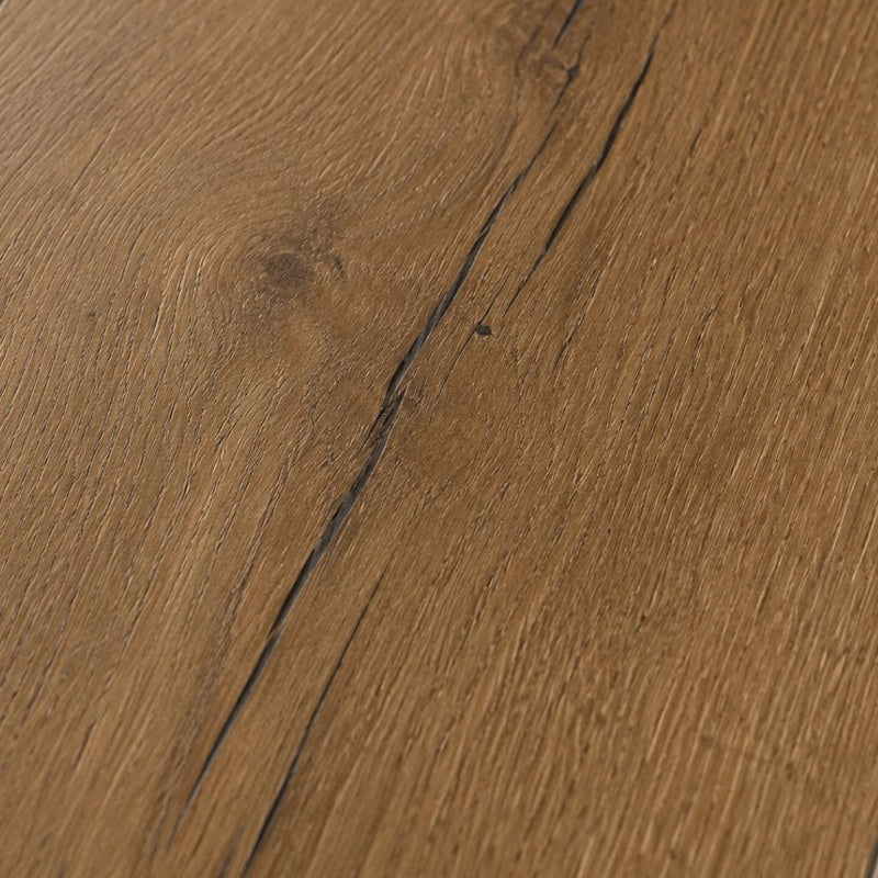 Nahaufnahme der Holzmaserung von Klick Vinyl Eiche Vien mit feinen Rissen und Ast von Floor4all