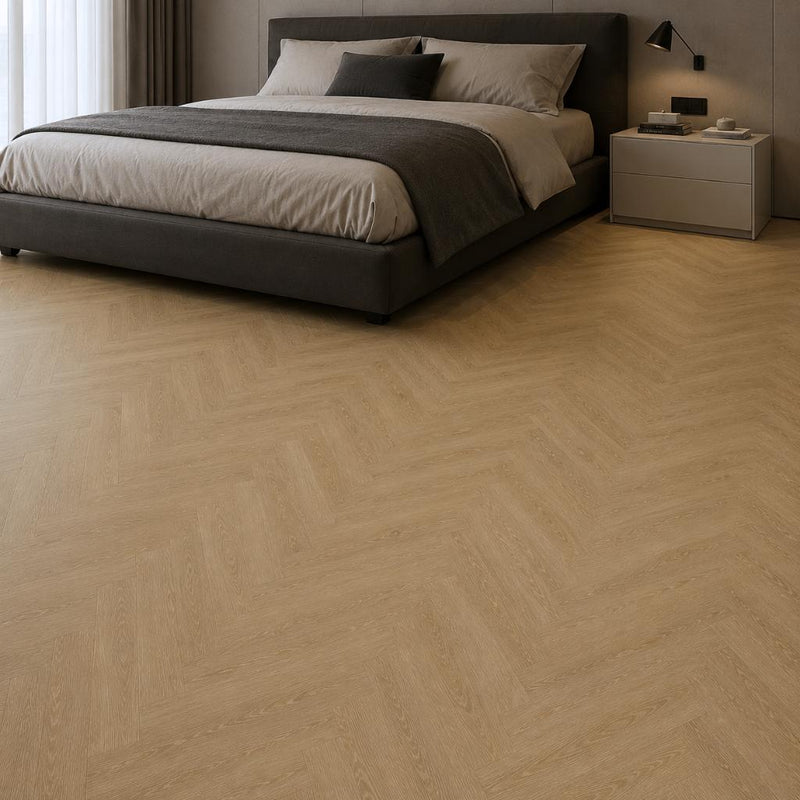 Zeitlose Fischgrät-Eleganz im Schlafzimmer – Premium-Look mit natürlicher Eichen-Wärme unter den Füßen.