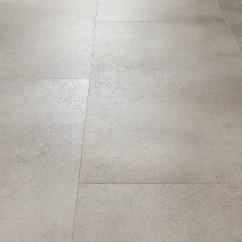 Detailaufnahme der Fliesenoptik von Klick Vinyl Grana mit dezenter Fuge von Floor4all