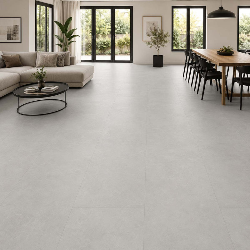 Klick Vinyl Fliesenoptik XL Light Beton in moderner Wohnküche mit heller Betonoptik