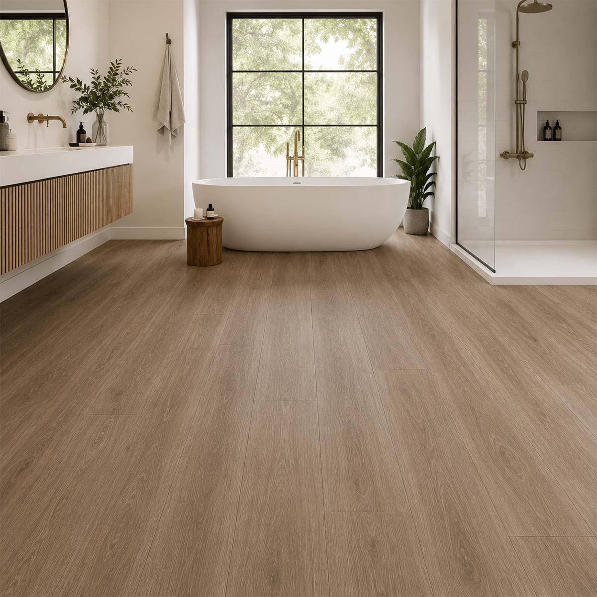 Klick Vinyl Greenline Eiche Malta im modernen Badezimmer mit warmer Holzoptik